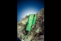 Emerald on Calcite 4.2 cm&nbsp;&nbsp; &bull; &nbsp;&nbsp;Muzo Mine, Mun. de Muzo, Vasquez-Yacopí Mining District, Boyacá Department, Colombia